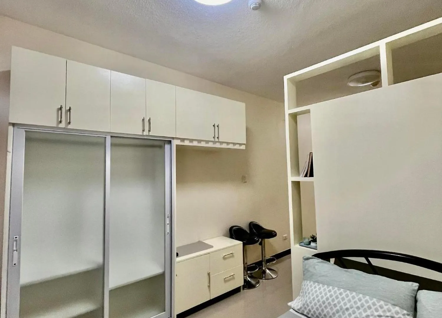アパート Studio Type Kelsey'S Homestay ダバオ　シティ